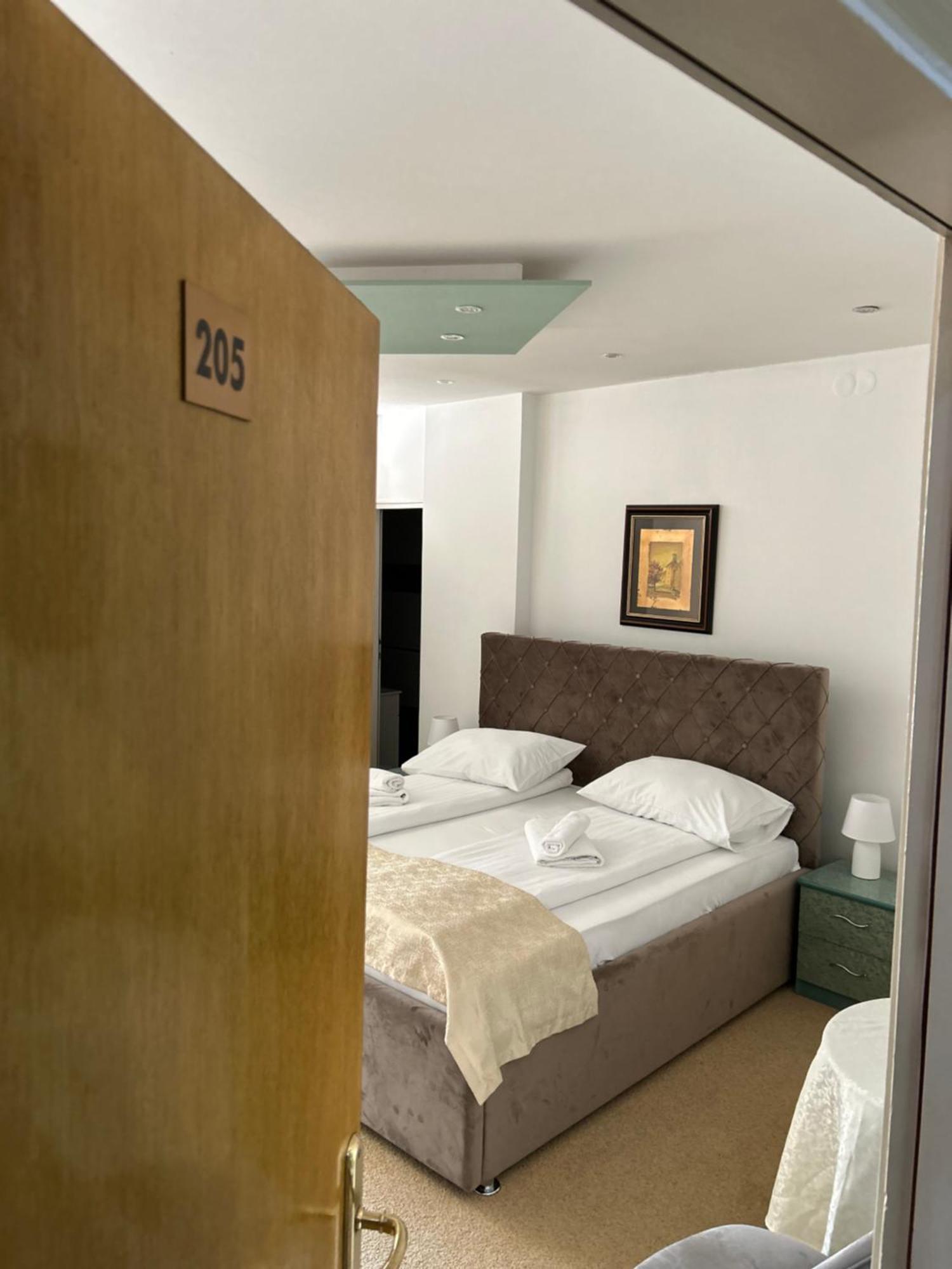 Hotel Martini Zagreb Hotel And Restaurant Сесвете Экстерьер фото