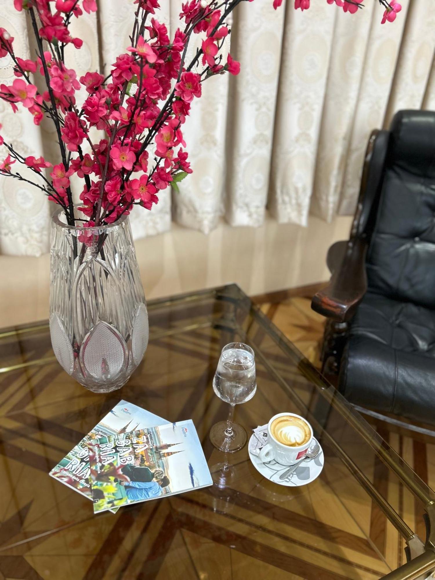 Hotel Martini Zagreb Hotel And Restaurant Сесвете Экстерьер фото