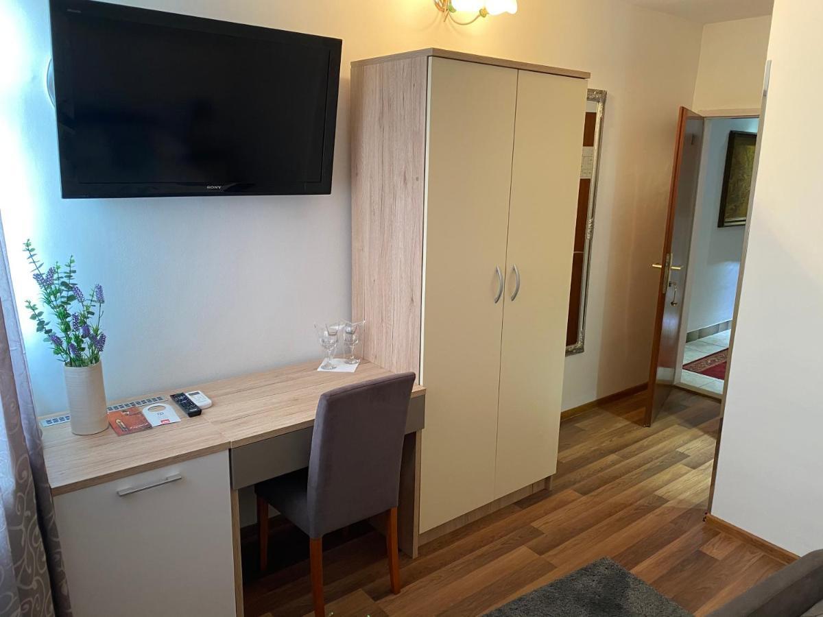 Hotel Martini Zagreb Hotel And Restaurant Сесвете Экстерьер фото