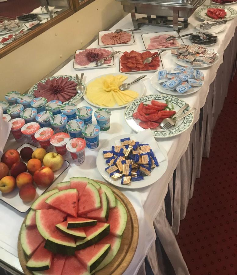 Hotel Martini Zagreb Hotel And Restaurant Сесвете Экстерьер фото